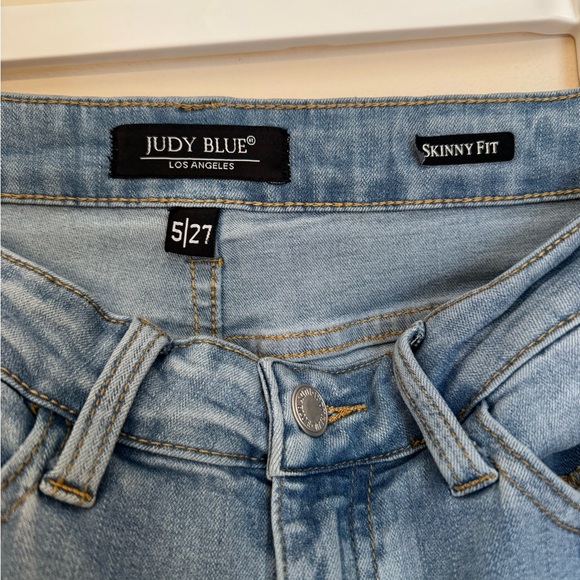 Judy Blue Skinny Fit Distressed Jeans Women’s Size 5/27 Medium Wash Raw Hem - Picture 3 of 5